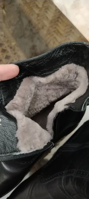 Новые, из натуральной кожи и меха, 42 размер.