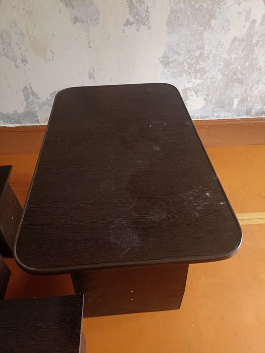 Продам стол кухонный .