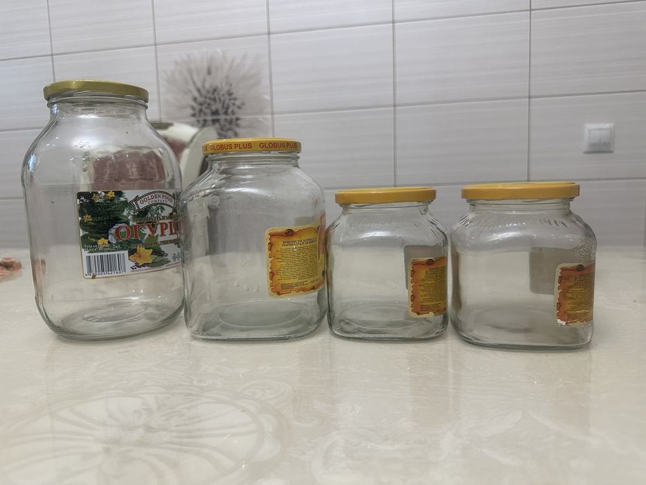Банки с крышками и без
