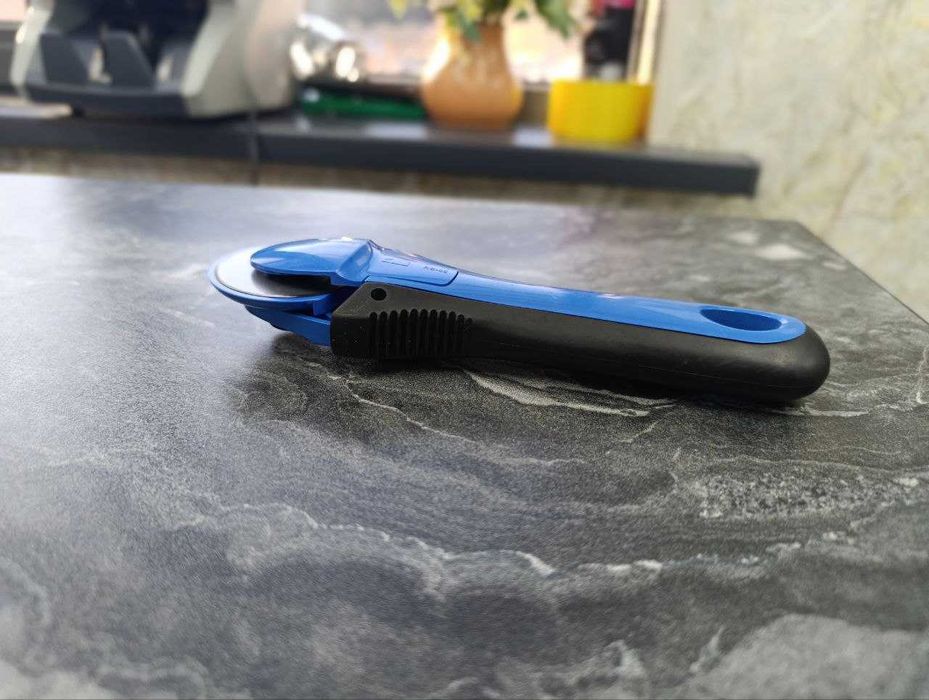 Роликовый нож Kai RS-45 Rotary Cutter