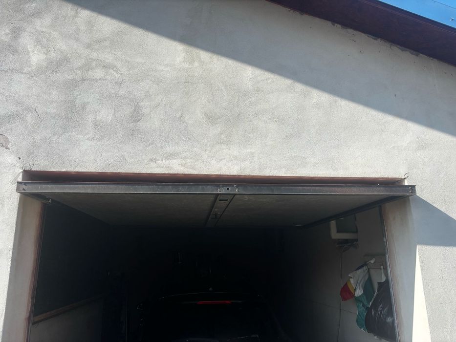 Poartă de garaj basculantă