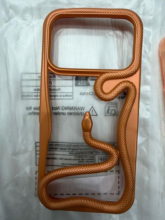 Продавам НОВИ калъфи 3 броя за Apple pro 17