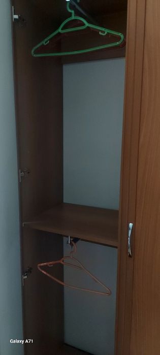 Продам шкаф с зеркалом