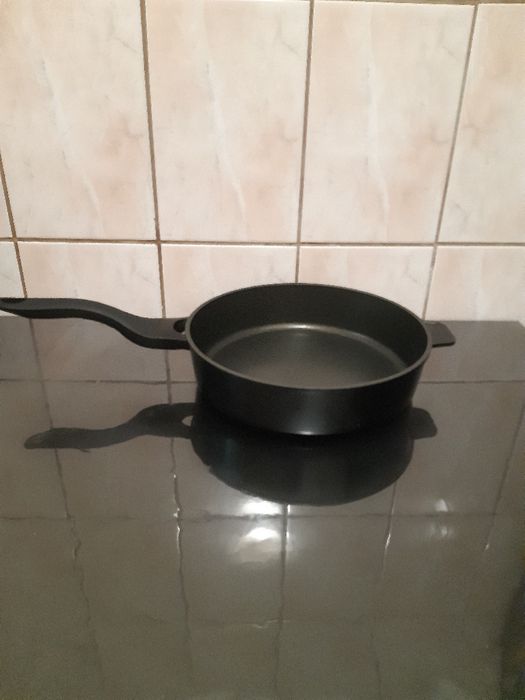Tigaie inalta 28 cm .