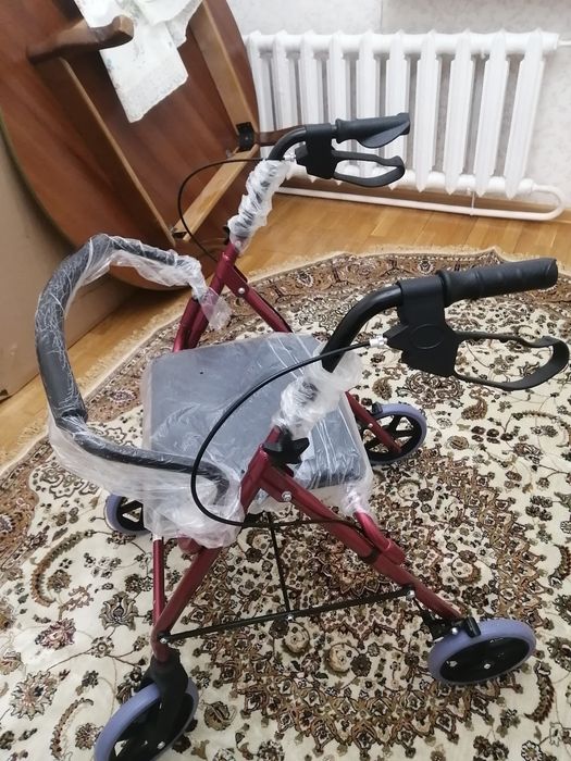 Продам ходунки новые