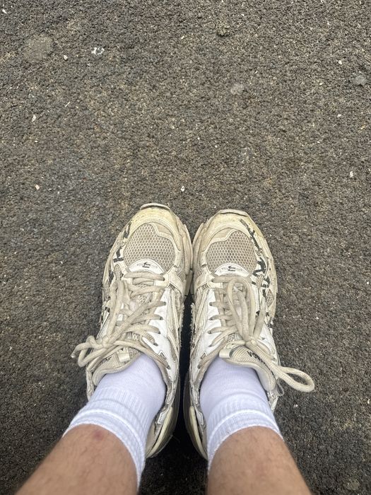 Balenciaga runner grafity