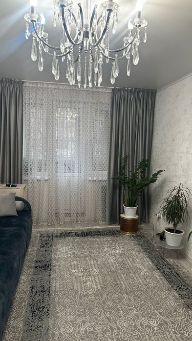 Люстра шикарная в гостиную