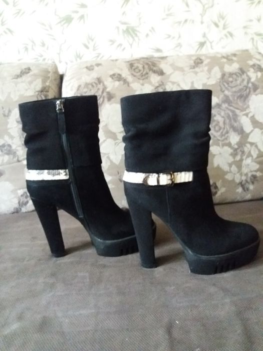 Продам ботинки на осень 37р