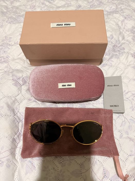 Очки от бренда Miu miu