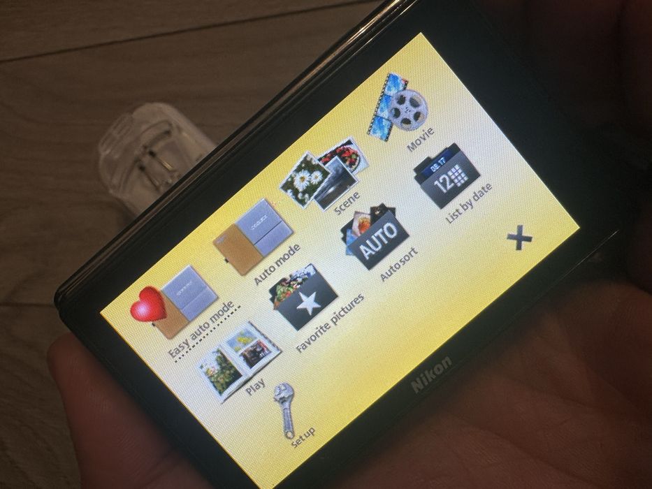 Nikon coolpix S70 touchscreen cu data si ora