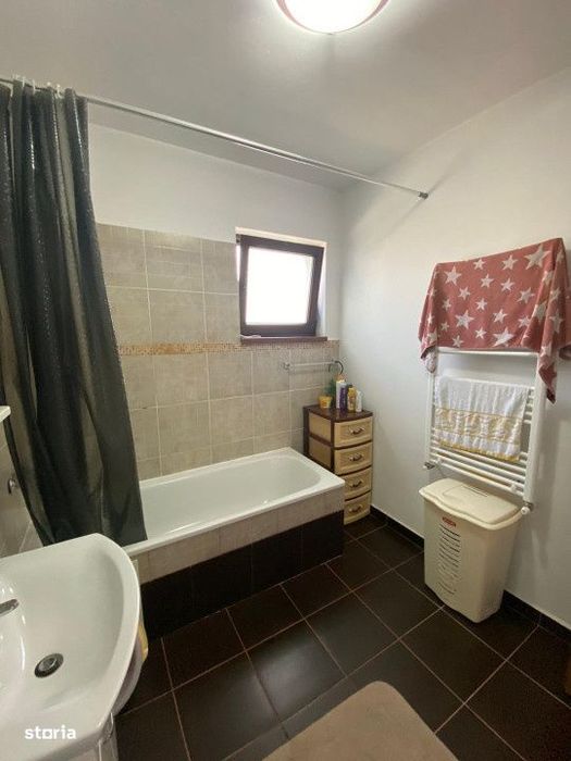 Apartament de 65 mp utili,parcare inclusa,etaj intermediar