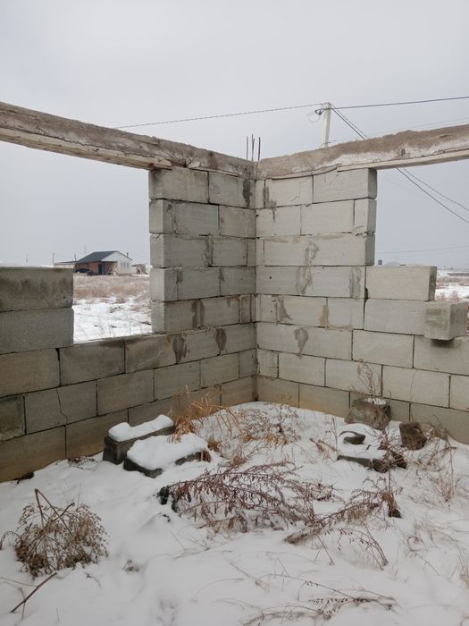 Продам недостроенный дом с участком