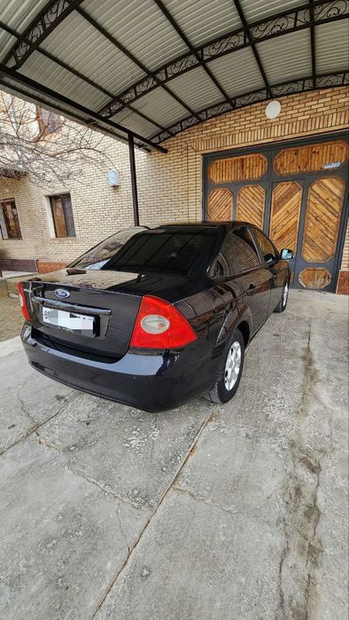 Ford focus 2 restyling 1.6 tezda sotiladi