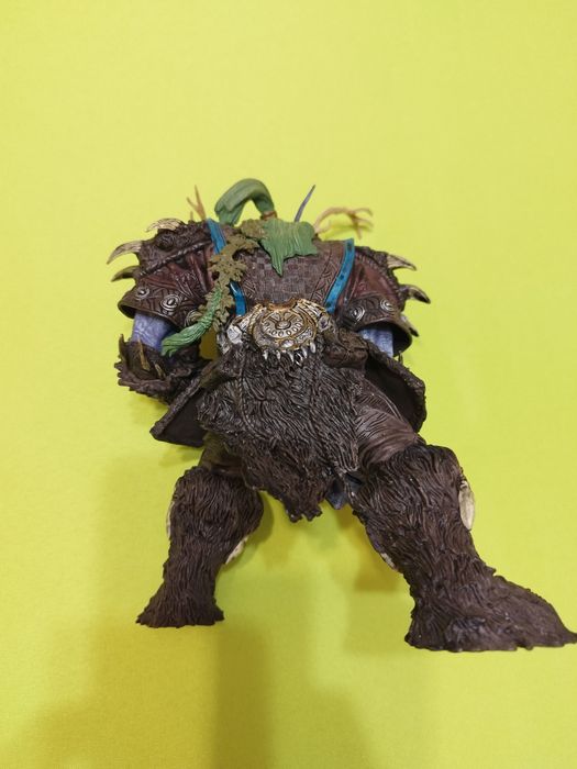 Продавам фигурка