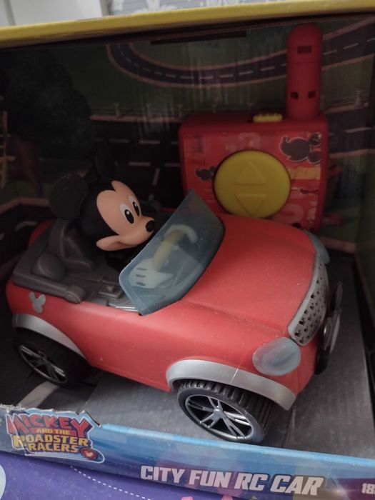 Masinuta cu telecomanda Disney Mickey Mouse - In oras - Noua Sigilata