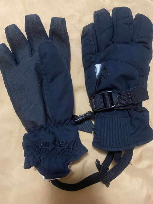 Зимна Шапка Rossignol Racing и ръкавици Quiksilver