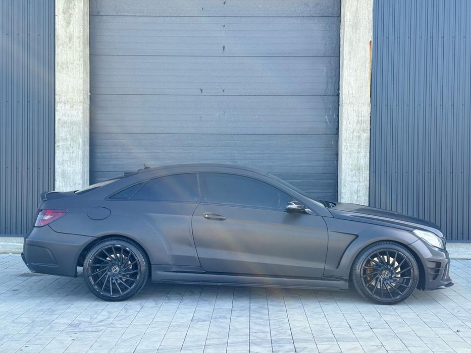 Mercedes E500  5.5 V8 425 cp