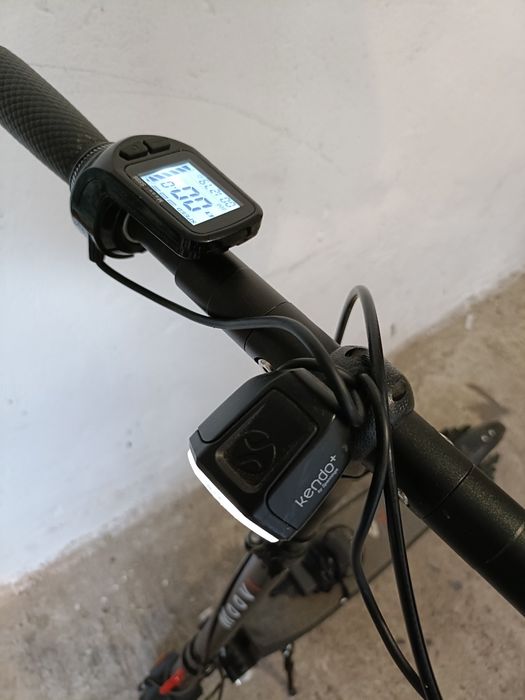 Trotinetă electrică foarte ușoară si pliabilă