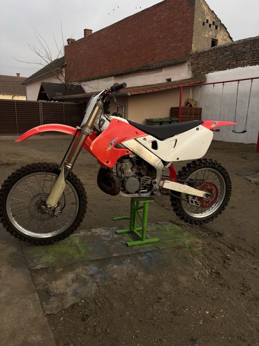 Vând Honda CR250R