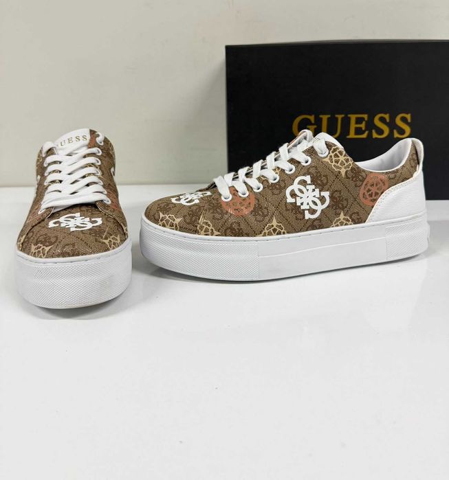 Guess Gianele 4G Peony