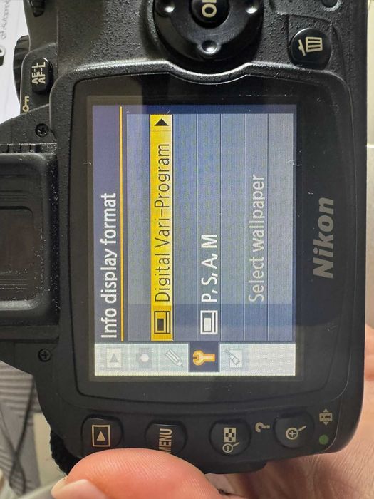 Nikon D40 DSLR Body – Funcțional, Acumulator Inclus
