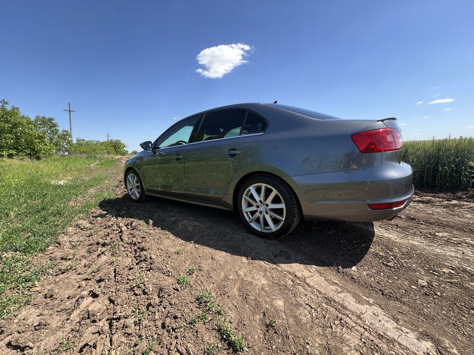 VOLKSWAGEN Jetta 2011 — imagine 3