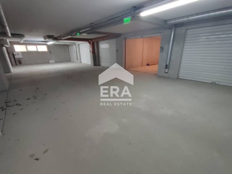 Подземен гараж за продажба, в нова тухлена сграда, кв. Бриз, Варна, до