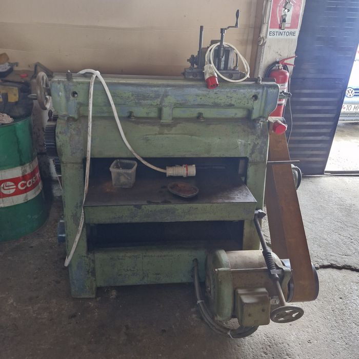 Mașină de rindeluit în grosime