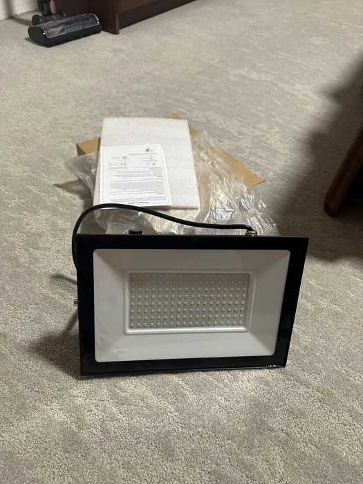 Proiector led 150w nou 4 bucati bec lumina rece