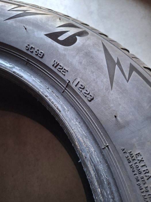 2 Anvelope de iarnă 235 55 r17 Bridgestone