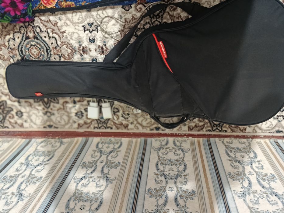 Gitara sotiladi 1 million 300 ming sum holati yangi ishlatilmagan!