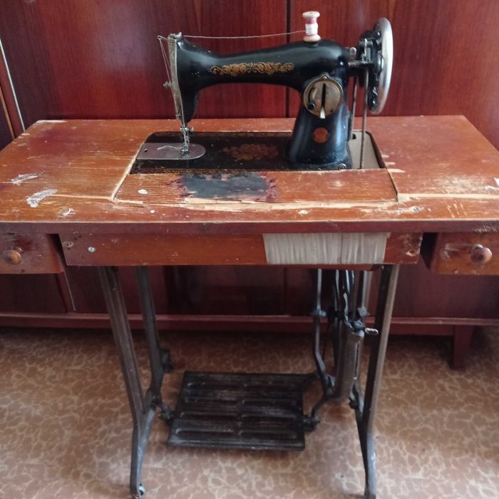 Швейная машина Зингер