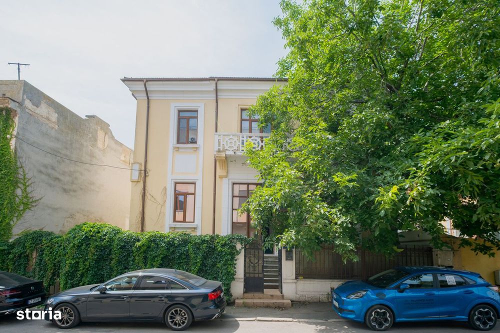 Una dintre putinele cladiri individuale cu curte proprie din Peninsula