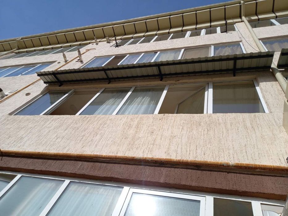 Установка над окнами навес козырьки