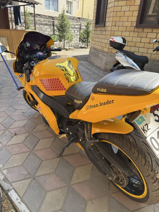 мотоцикл хонда cbr954rr