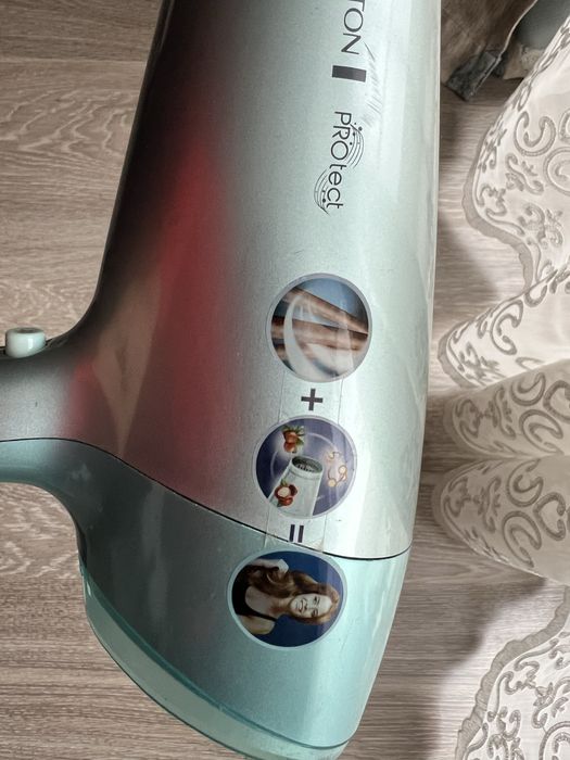 Uscător de păr Remington PROtect ThermoCare 2400W – folosit puțin