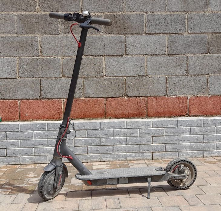 Продам электро самокат Xiaomi б/у