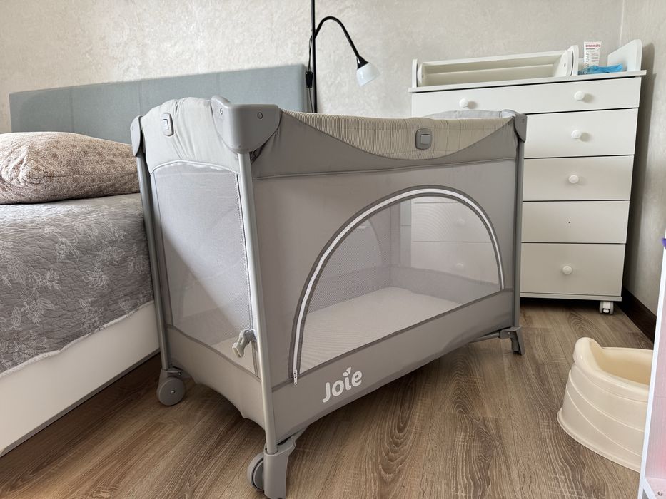 Кроватка манеж Joie Kubbie Sleep Wheat