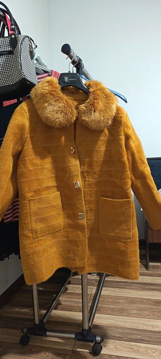 Гортично- жёлтое пальто. .
