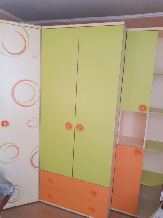 Продам  детский спальный гарнитур из пяти шкафов