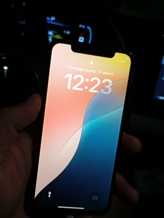 Айфон XS в хорошем состоянии