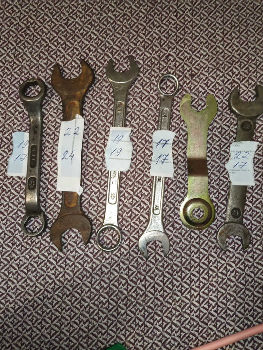 Гаечные и шестигранные ключи разных размеров