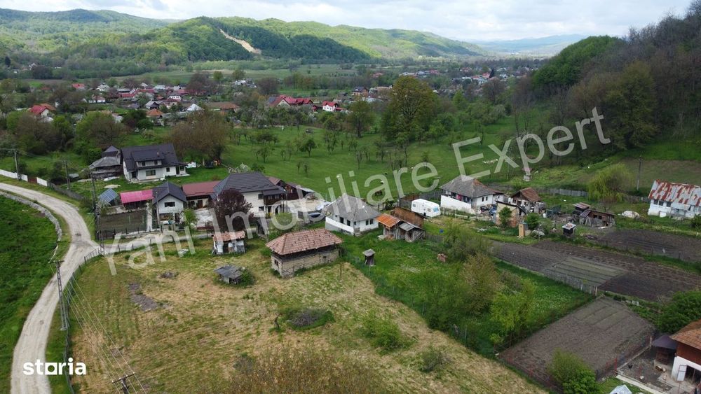 Casă de vânzare în comuna Mălureni, sat Mălureni, județ Argeș.