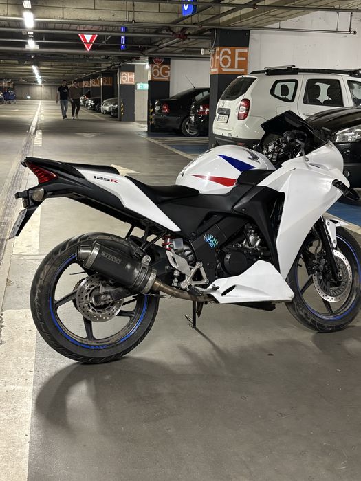 Honda cbr 125r avariat