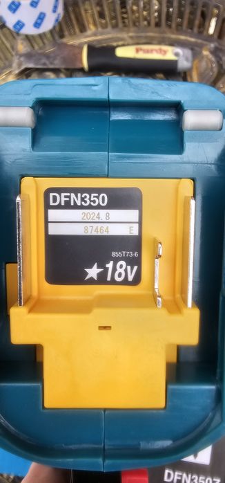 pistol cuie fără cap makita dfn350