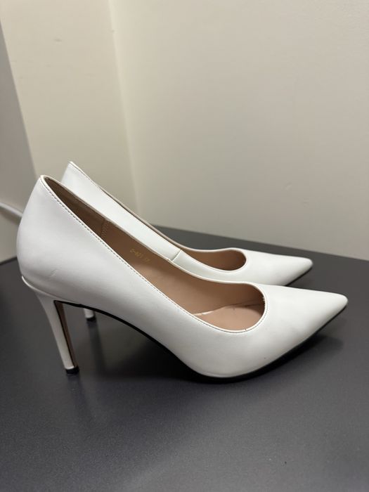 Продам белый туфли в отличном состоянии