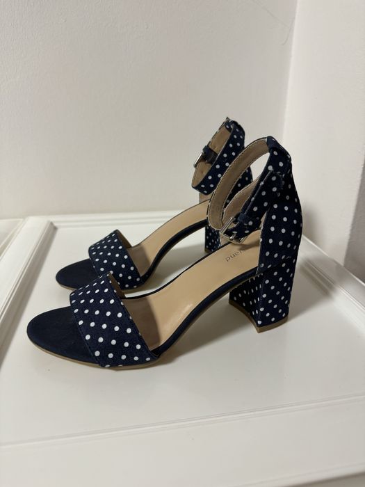 Сандали на среден дебел ток размер 36