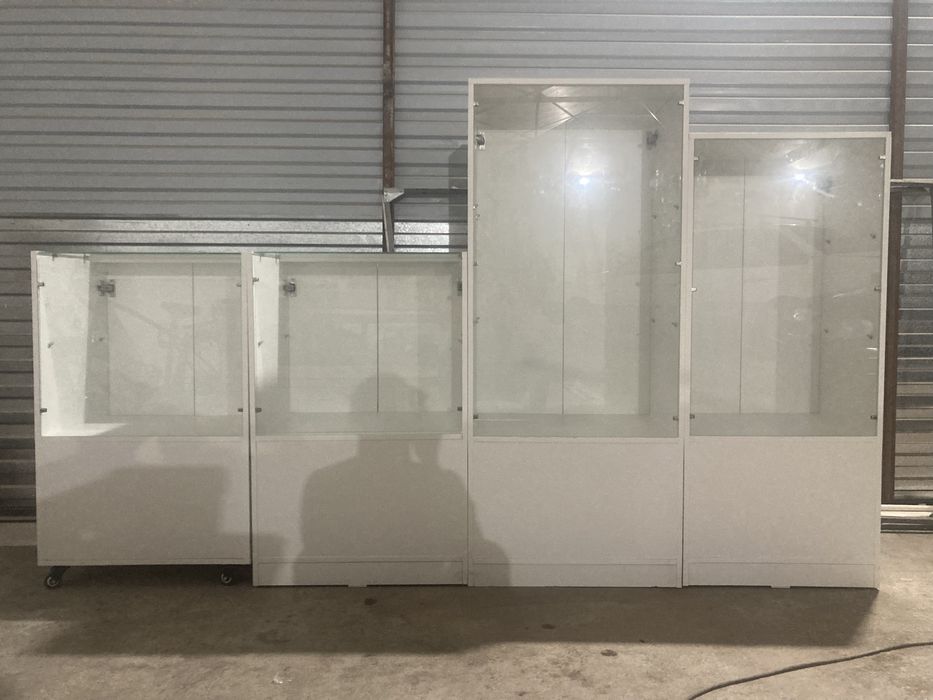 Шкаф витрина со стеклом