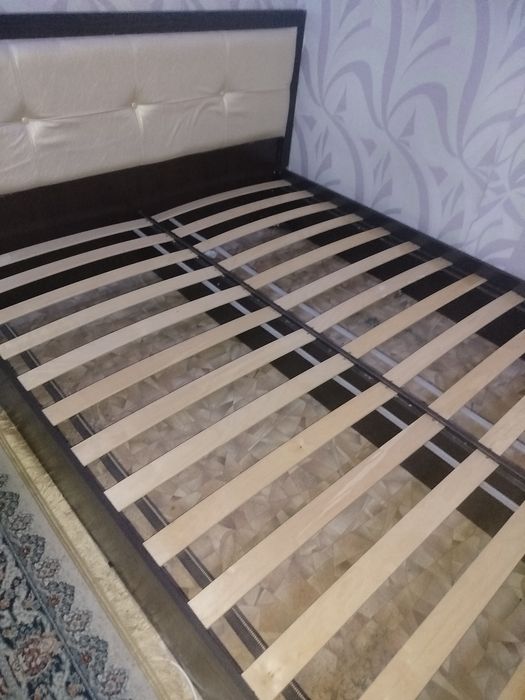 Продам двуспальную кровать