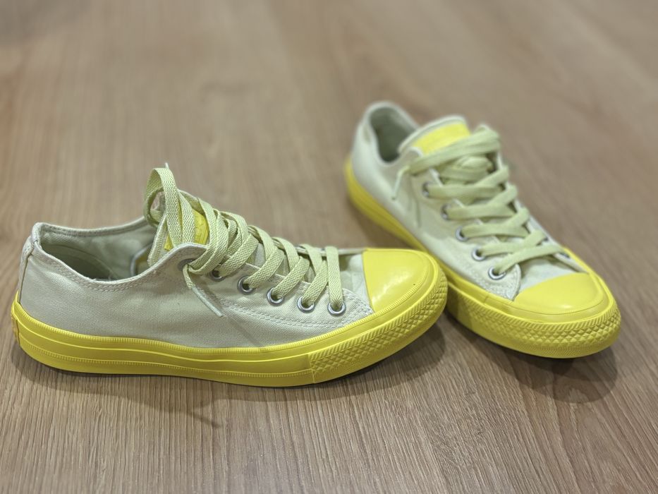 Tenisi Converse impecabili